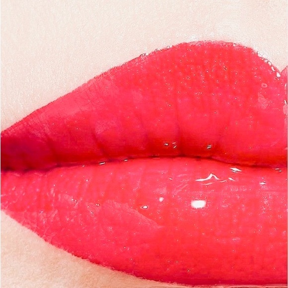 Chanel Le Rouge Duo Ultra Tenure Liquid Lip Colour 54 Strawberry Red - Picture 2 of 4